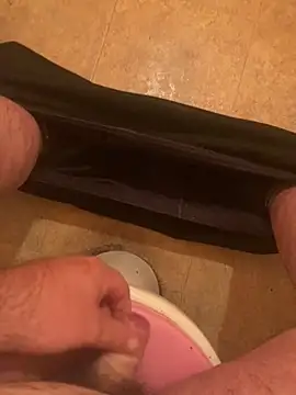 Snapshot of balint35 chatting on October 8, 2025, 7:25 pm balint35 online show from October 8, 2025, 7:25 pm