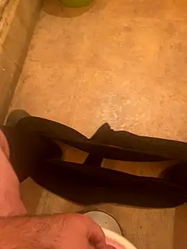 Snapshot of balint35 chatting on October 23, 2025, 9:13 pm balint35 online show from October 23, 2025, 9:13 pm