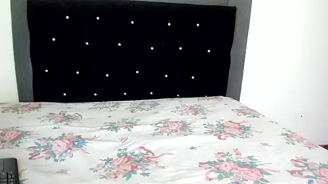 Snapshot of violetadumsper chatting on October 20, 2025, 3:19 am violetadumsper online show from October 20, 2025, 3:19 am