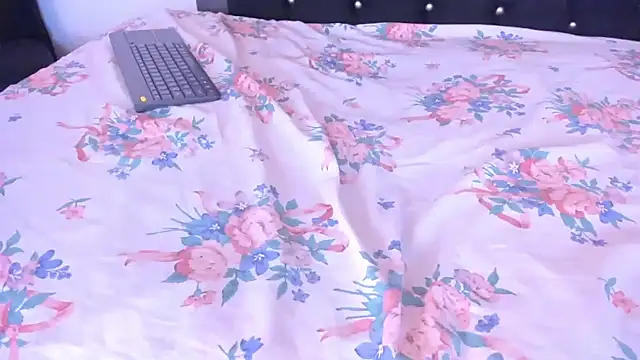 Snapshot of violetadumsper chatting on September 30, 2025, 3:12 am violetadumsper online show from September 30, 2025, 3:12 am