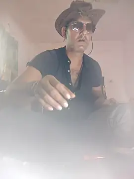 MAGNETICDADDY8 online show from October 22, 2025, 8:36 am