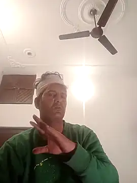 Snapshot of MAGNETICDADDY8 chatting on March 15, 2025, 6:32 pm MAGNETICDADDY8 online show from March 15, 2025, 6:32 pm