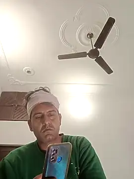 Snapshot of MAGNETICDADDY8 chatting on March 15, 2025, 3:27 pm MAGNETICDADDY8 online show from March 15, 2025, 3:27 pm