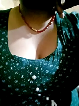 Snapshot of karishma736 chatting on January 14, 2025, 9:45 am karishma736 online show from January 14, 2025, 9:45 am