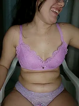 camillebr online show from October 6, 2025, 8:31 pm