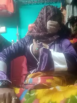 Snapshot of YourHotRandi chatting on January 7, 2026, 5:51 pm YourHotRandi online show from January 7, 2026, 5:51 pm