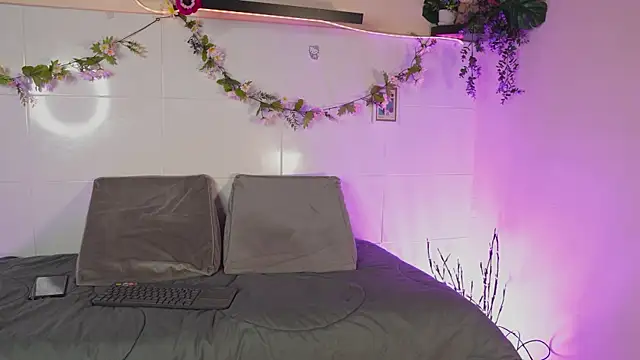 Snapshot of bri_cullen chatting on October 1, 2025, 1:15 pm bri cullen online show from October 1, 2025, 1:15 pm