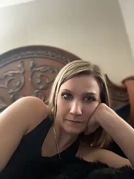 Kitty DaCocks online show from April 26, 2026, 7:44 pm