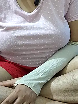 Snapshot of mallupriyapriya chatting on October 23, 2025, 6:01 am mallupriyapriya online show from October 23, 2025, 6:01 am