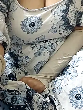 Snapshot of mallupriyapriya chatting on October 9, 2025, 5:57 pm mallupriyapriya online show from October 9, 2025, 5:57 pm