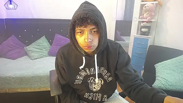 twinkmilk  online show from March 7, 2025, 2:12 pm