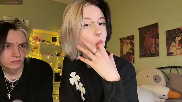 Snapshot of VeryRare_TwinS chatting on October 6, 2025, 9:37 pm VeryRare TwinS online show from October 6, 2025, 9:37 pm