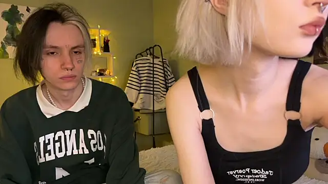 Snapshot of VeryRare_TwinS chatting on October 3, 2025, 11:06 pm VeryRare TwinS online show from October 3, 2025, 11:06 pm