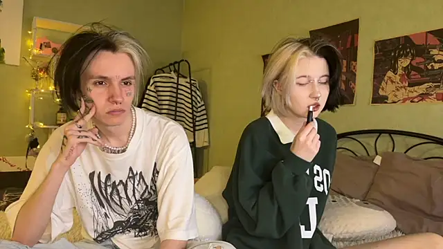 Snapshot of VeryRare_TwinS chatting on October 4, 2025, 10:00 pm VeryRare TwinS online show from October 4, 2025, 10:00 pm