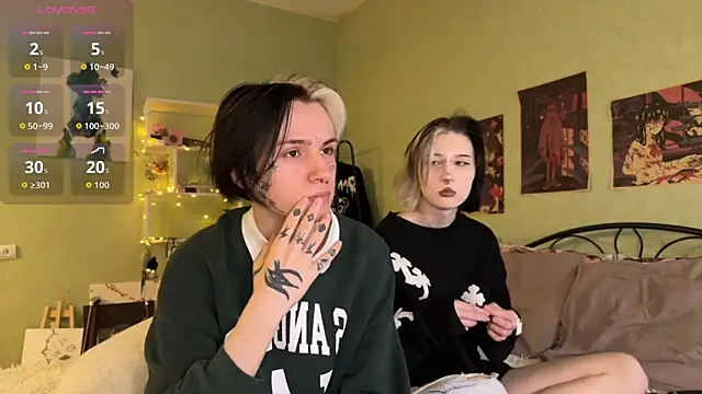 Snapshot of VeryRare_TwinS chatting on October 23, 2025, 2:32 am VeryRare TwinS online show from October 23, 2025, 2:32 am