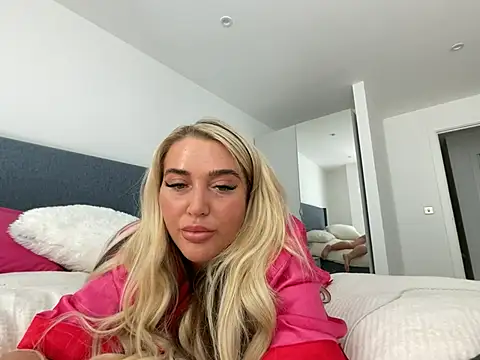 TastyTiffanyy online show from March 5, 2025, 4:02 pm