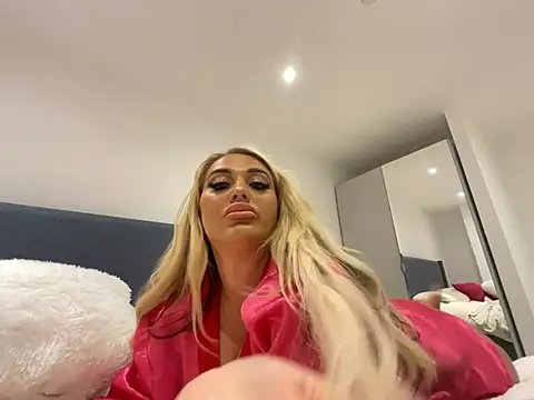 TastyTiffanyy online show from March 5, 2025, 11:05 pm