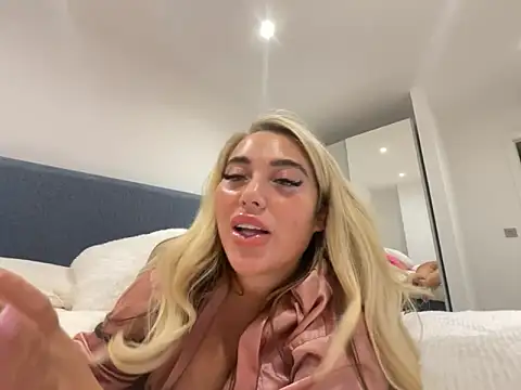 TastyTiffanyy online show from March 4, 2025, 9:43 pm