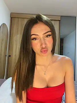 Maddy Jones online show from November 24, 2025, 4:01 am