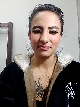 Snapshot of Anniee_x chatting on October 7, 2025, 1:12 pm Anniee x online show from October 7, 2025, 1:12 pm