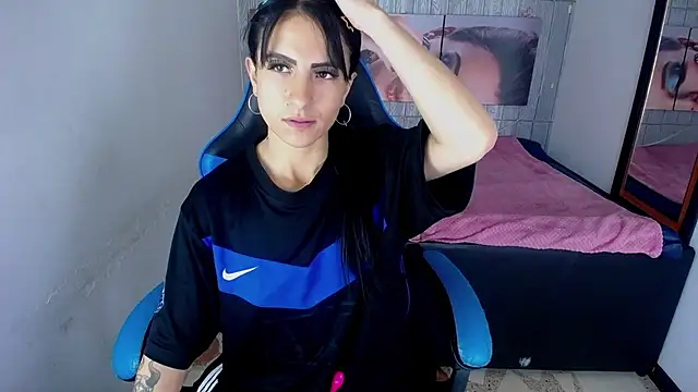 Snapshot of Anniee_x chatting on September 29, 2025, 12:33 pm Anniee x online show from September 29, 2025, 12:33 pm