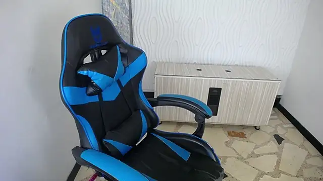 Snapshot of Anniee_x chatting on September 25, 2025, 1:50 pm Anniee x online show from September 25, 2025, 1:50 pm