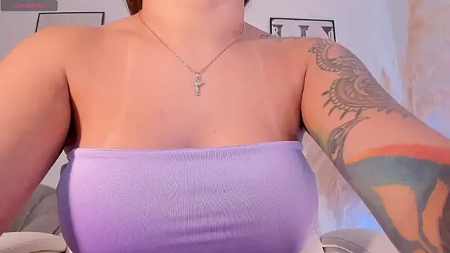 NiiaEvanss online show from November 15, 2025, 1:04 pm