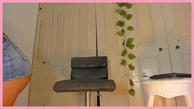 Snapshot of Kenny_Town chatting on September 29, 2025, 5:47 am Kenny Town online show from September 29, 2025, 5:47 am