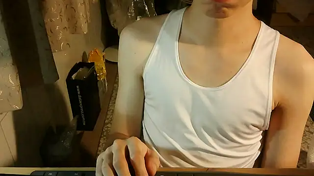 Snapshot of KYU890428 chatting on October 9, 2025, 6:30 pm KYU890428 online show from October 9, 2025, 6:30 pm