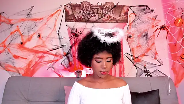 violeta ruiz  online show from October 21, 2025, 10:09 pm