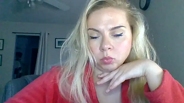Snapshot of HappyIva chatting on October 19, 2025, 5:37 pm HappyIva online show from October 19, 2025, 5:37 pm