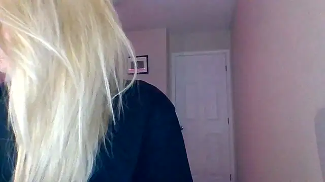 Snapshot of HappyIva chatting on October 26, 2025, 2:23 am HappyIva online show from October 26, 2025, 2:23 am