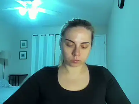 Snapshot of HappyIva chatting on September 26, 2025, 5:47 am HappyIva online show from September 26, 2025, 5:47 am