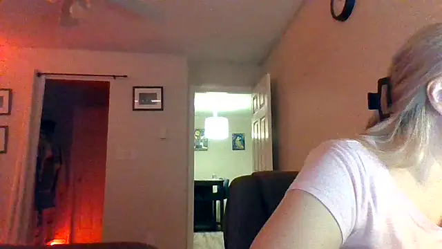 Snapshot of HappyIva chatting on September 19, 2025, 6:50 am HappyIva online show from September 19, 2025, 6:50 am