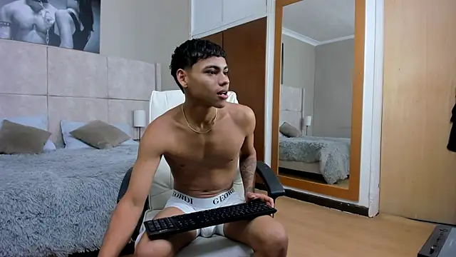 Snapshot of adam_piarse01 chatting on October 13, 2025, 1:51 am adam piarse01 online show from October 13, 2025, 1:51 am