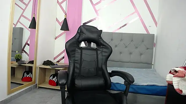 AddyCobrej online show from January 4, 2025, 3:18 am