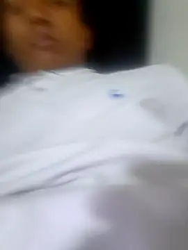 Snapshot of EmiroAndr3S chatting on November 20, 2025, 12:22 am EmiroAndr3S online show from November 20, 2025, 12:22 am