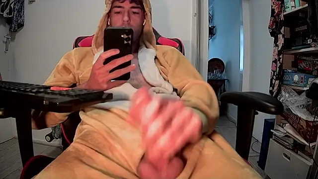 onesieboyx online show from October 14, 2025, 2:17 pm