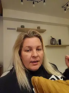 Snapshot of RyleeSherry chatting on February 24, 2025, 11:10 am RyleeSherry online show from February 24, 2025, 11:10 am