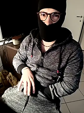 Snapshot of Mic9891 chatting on January 4, 2025, 2:35 pm Mic9891 online show from January 4, 2025, 2:35 pm