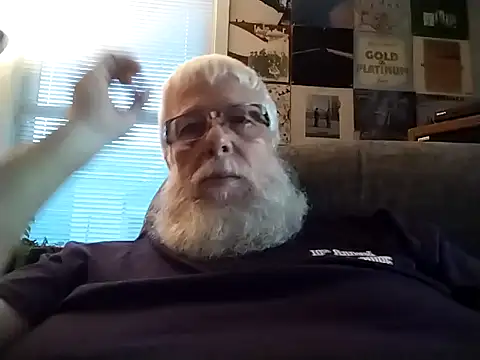 Snapshot of Futura_intx chatting on October 20, 2025, 2:06 pm Futura intx online show from October 20, 2025, 2:06 pm