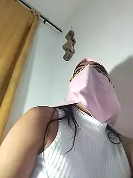 lucianamorales online show from February 19, 2025, 4:01 am