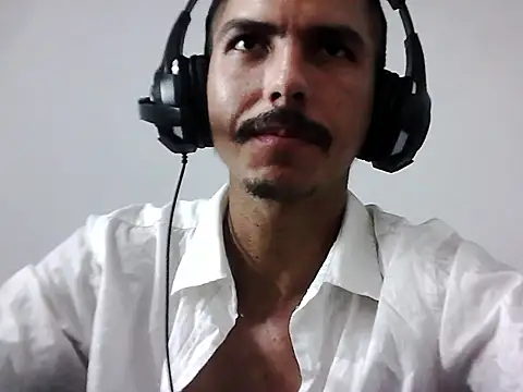 MagrinhoSaradoo online show from November 2, 2025, 11:10 pm