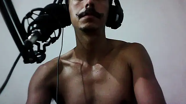 MagrinhoSaradoo online show from April 12, 2026, 5:11 am