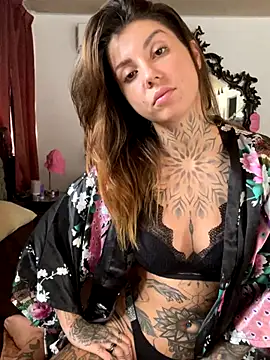 Snapshot of Izy_cute_ chatting on October 7, 2025, 8:43 pm Izy cute online show from October 7, 2025, 8:43 pm