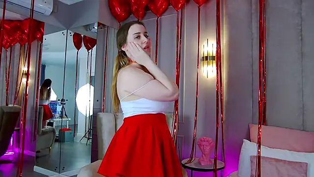 Snapshot of EllieGarson chatting on February 13, 2025, 7:42 pm EllieGarson online show from February 13, 2025, 7:42 pm