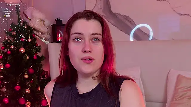 EllieGarson online show from December 3, 2025, 4:39 pm