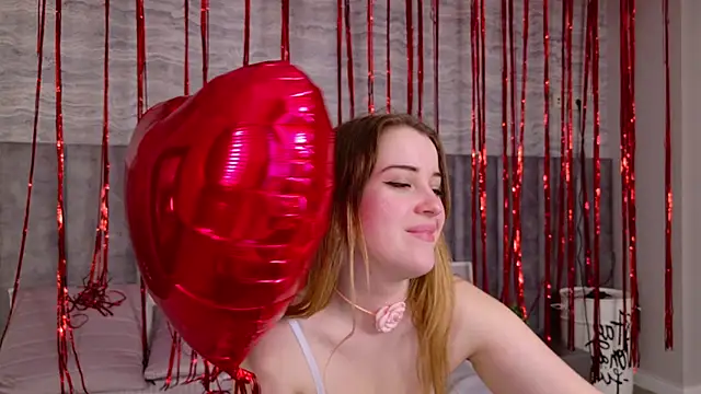 Snapshot of EllieGarson chatting on February 14, 2025, 7:44 pm EllieGarson online show from February 14, 2025, 7:44 pm