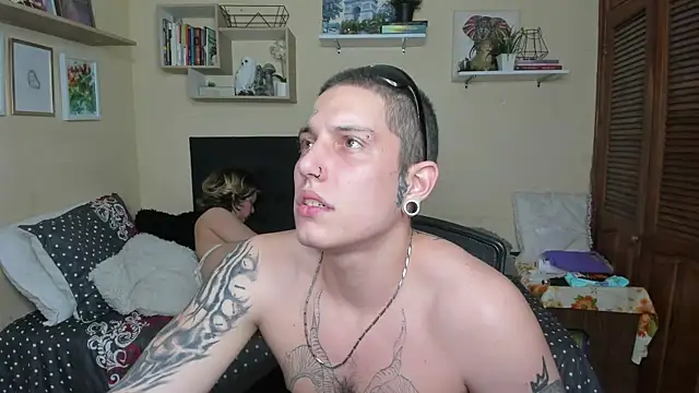 Snapshot of Blondandtattoofaced chatting on February 27, 2025, 10:33 am Blondandtattoofaced online show from February 27, 2025, 10:33 am