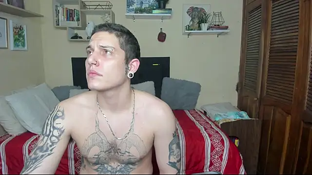 Snapshot of Blondandtattoofaced chatting on March 19, 2025, 9:49 am Blondandtattoofaced online show from March 19, 2025, 9:49 am